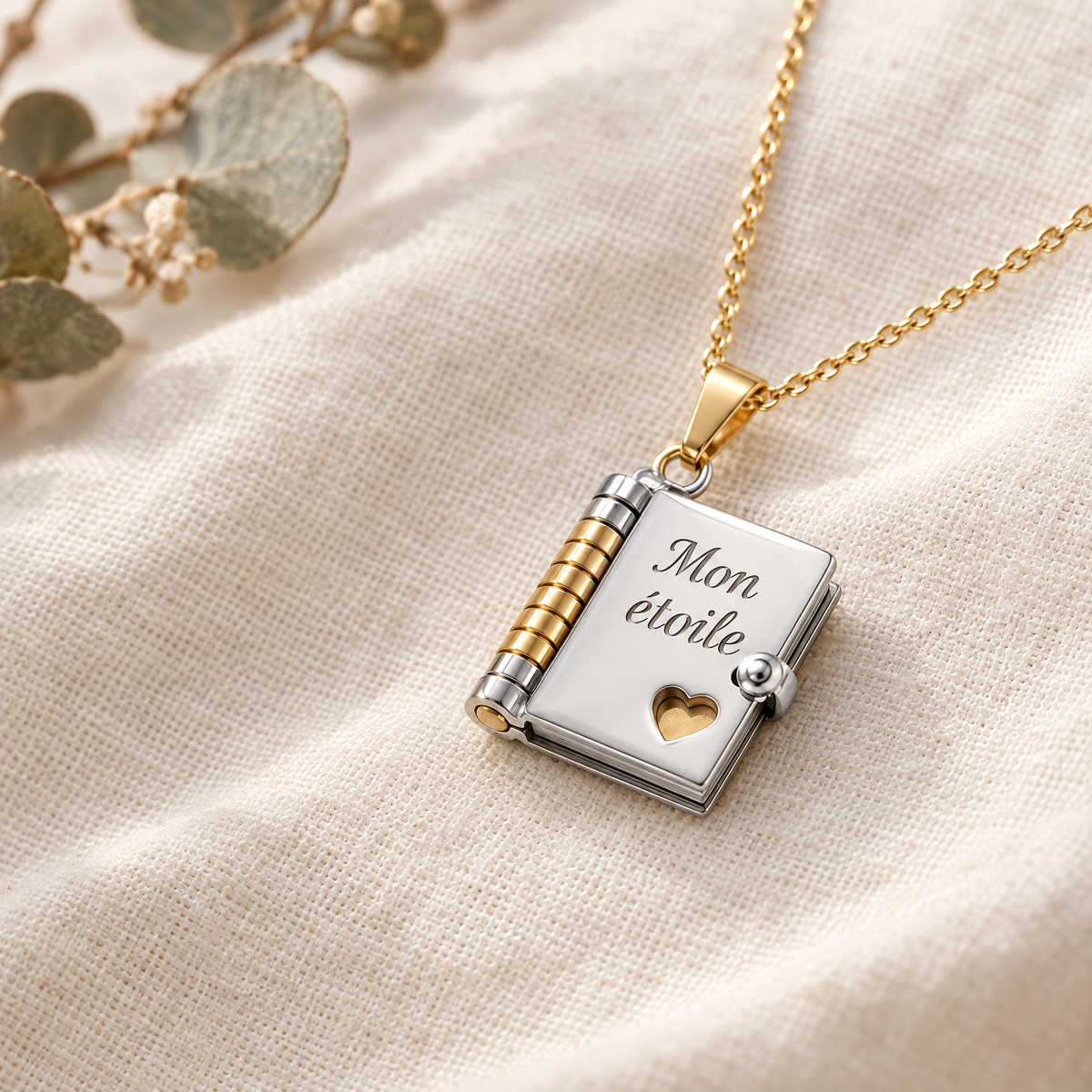 Collier livre argenté et doré gravé Mon étoile