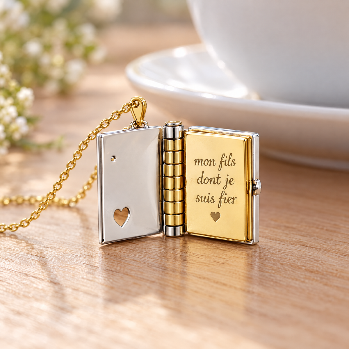 Pendentif livre Mon étoile ouvert, page gravée mon fils dont je suis fier