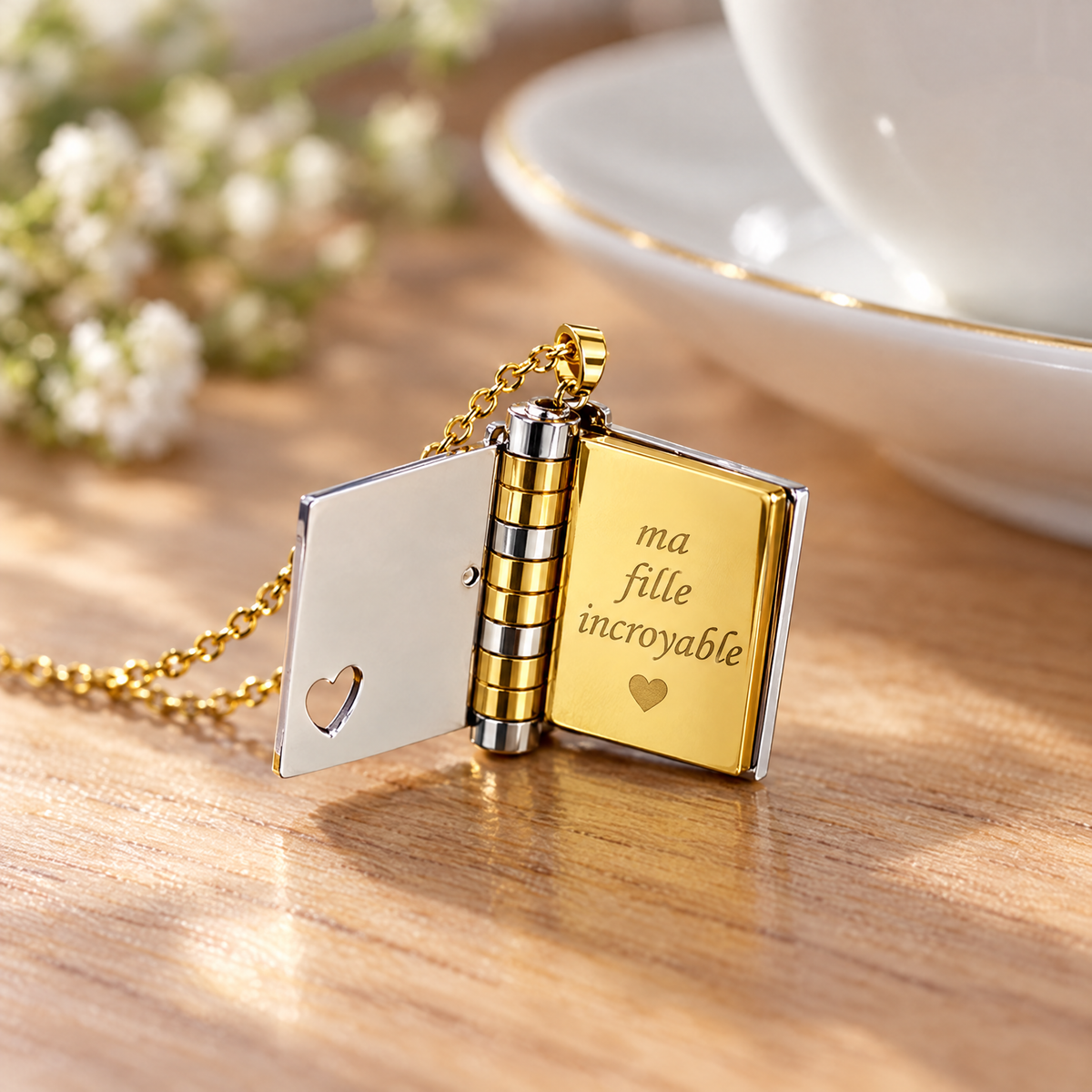 Pendentif livre Ma Petite Étoile ouvert, page gravée ma fille incroyable