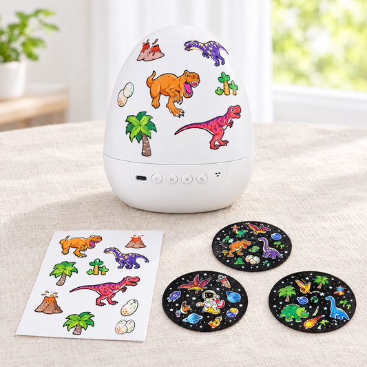Veilleuse projecteur œuf de dinosaure blanche décorée de stickers, avec ses films et ses stickers